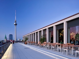Ausblicke auf die Wahrzeichen Berlins. Besuch der Dachterrasse des Humboldt Forums