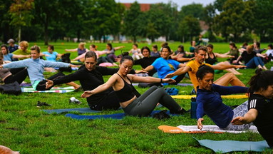 Palais Sommer: Yoga mit Tom Emmerich