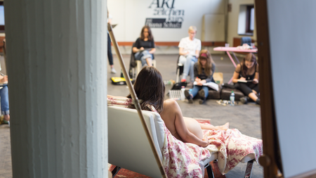 GEMÜTLICHER AKTZEICHENKURS IN DÜSSELDORF  eine lange Pose  (jeden ersten Sonntag)