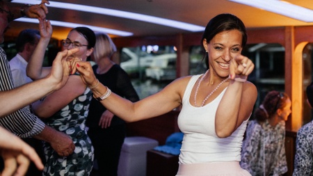 Tanzboot Berlin: Sightseeing & Tanzen auf der Spree