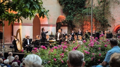Schlosskonzert "Süß & Bitter" - Musik der goldenen Zwanziger - Open Air