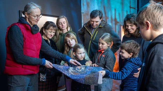 Familienführung "Schmecken, Riechen, Staunen - Mit allen Sinnen durch die Antarktis"