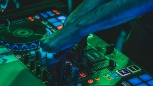 Time 4 Sum Akison:: Aus Liebe zu den Beats