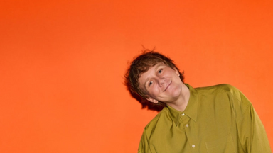 Josh Thomas | Jiggle, Jiggle