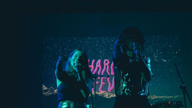 Karaoke-Party: »Not Yet Britney Spears, But Already a Karaoke Star!«