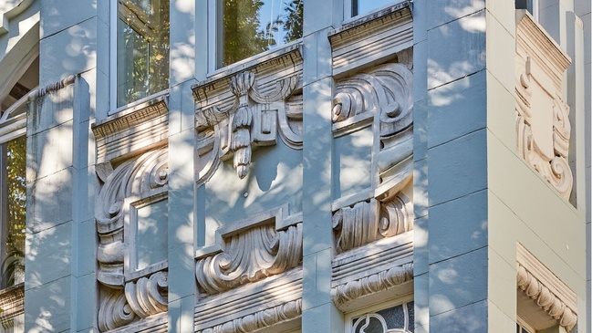 Stadtspaziergang: Jugendstil und Historismus an Fassaden im Kaiserviertel