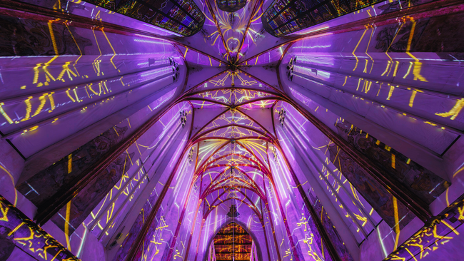 Die immersive Licht- und Videoshow INFINITY - Weltpremiere in Regensburg