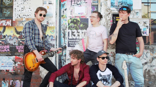 Support your local Hamburg rock band with: Blu, Stets Bemüht & Who's Amber