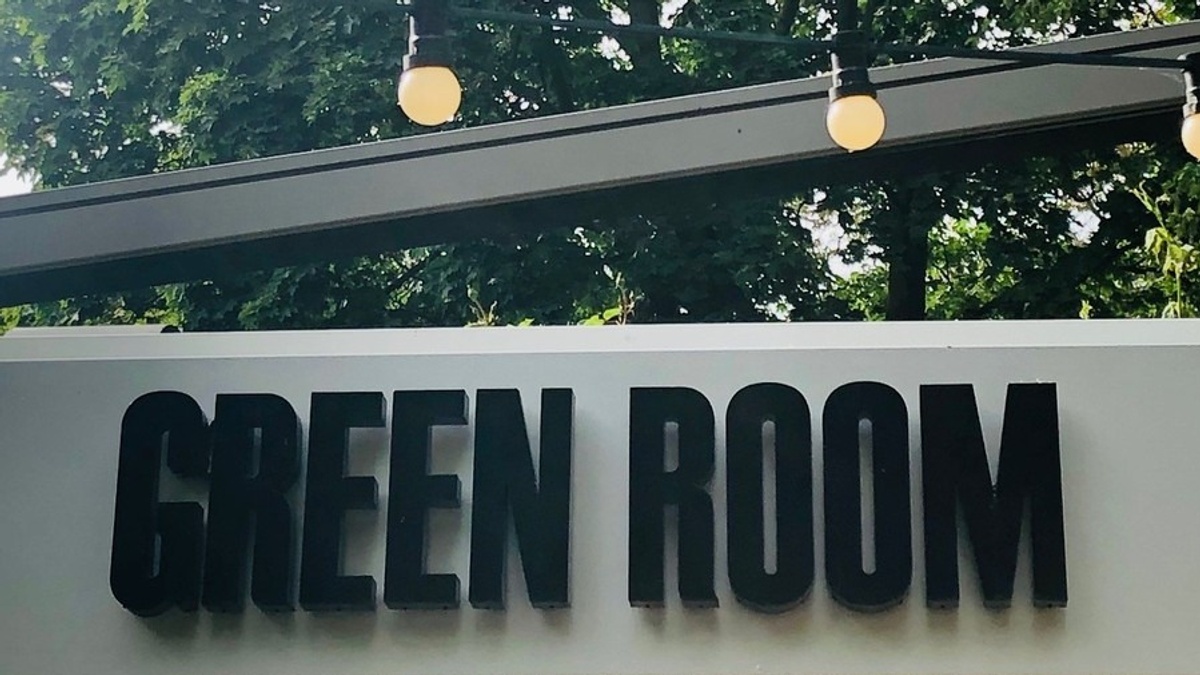 GREEN ROOM