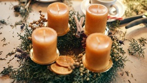 Grüne oder trockene Adventskränze binden