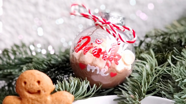 Weihnachtskugeln bemalen und Xmas Karten basteln