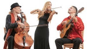 Wild Strings Trio jazzt in Gaibergs Peterskirche