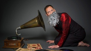 Lametta, Gans und Siegerkranz - Ein skurriler Weihnachtsabend mit Grammophon