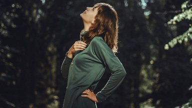 Perimenopause, Menopause, Postmenopause – Hauptsache Pause! Was in den drei Phasen der Wechseljahre wirklich passiert – und warum Hormone nur ein Teil der Antwort sind.