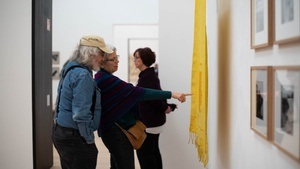 Öffentliche Führung "Josef Albers und Sheila Hicks: Fotografie"