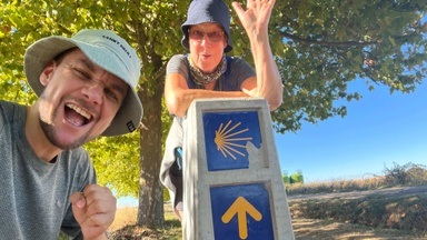 Lesung und Gespräch mit Tobias Schlegl: Leichtes Herz und schwere Beine. Mit Mama auf dem Jakobsweg