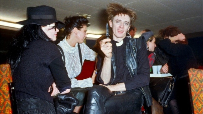 B-Movie: Lust and Sound in West-Berlin 1979-1989 (OmeU) im Freiluftkino Insel in den Atelier Gardens