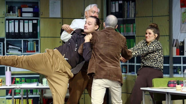 EINGESCHLOSSENE GESELLSCHAFT