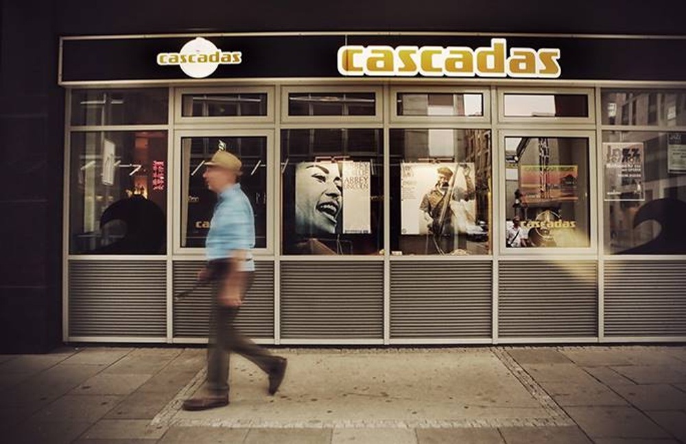 🌈 LES BEATS – Die queere After-Work-Party im Cascadas Birthday Special von DJane Denise | 9. April