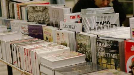 Büchermarkt // Schmökerstoff für gute Zwecke