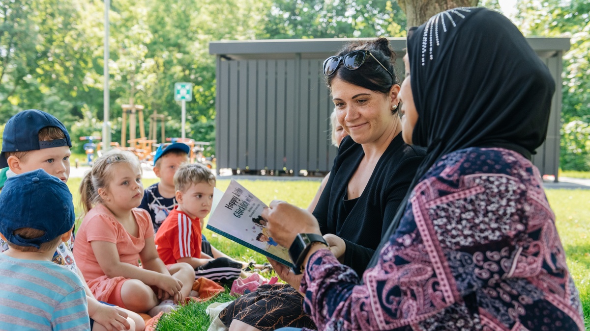 Lesen im Park: Kinderrechte entdecken - Bücherfahrrad und Geschichtenpicknick