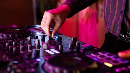 DJ nights in der Clash BAR