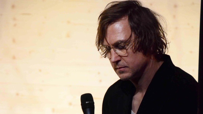 LARS EIDINGER SINGT UND LIEST BRECHT