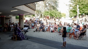 ✨ Mitsingkonzert am Ebertplatz – „Music of the Moment“ mit Julia Zipprick ✨