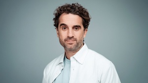 Oliver Wnuk & @kriegundfreitag: 'Besser wird's nicht'- die eingetunkte LeseShow mit den Cartoons