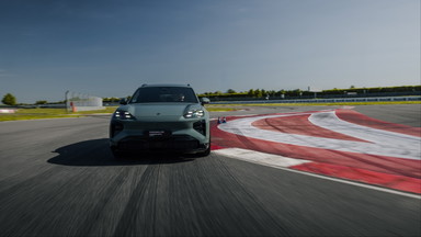 Porsche Fahrerlebnis: Co-Pilot Cayenne Electric