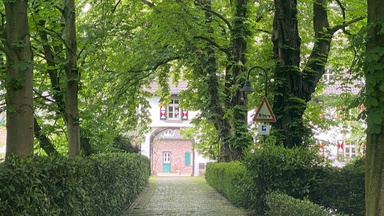 Urlaub in Köln | Schlösser, Burgen, Rittergüter...und was von ihnen übrig blieb | Radtour