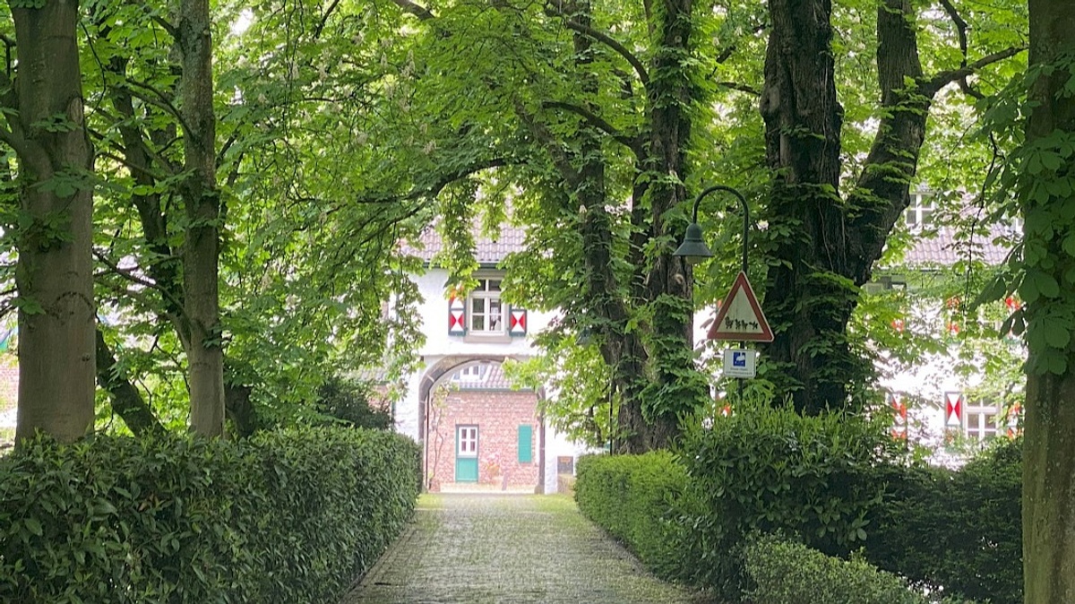 Urlaub in Köln | Schlösser, Burgen, Rittergüter...und was von ihnen übrig blieb | Radtour