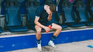 Pilsken , Pöhlen und Probleme - Ein Gespräch über das Schweigen von Männern über ihre Gefühle im Profifußball