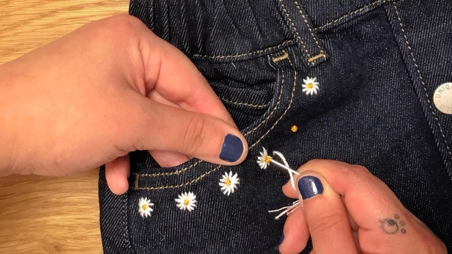 Mending Stitches x Katoy  - Repariere und Verschönere deine Kleidung mit Stickstichen🧶✨