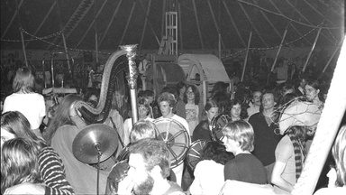 Berlin-Karussell: John Cage’s Musicircus in Bonn (1979) und Berlin-Prenzlauer Berg (1990)