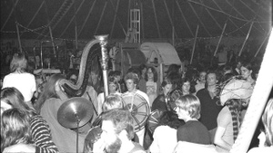 Berlin-Karussell: John Cage’s Musicircus in Bonn (1979) und Berlin-Prenzlauer Berg (1990)