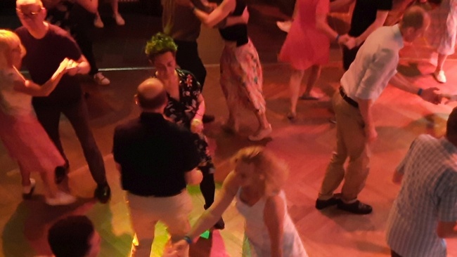 SHINY´S BALLROOM - LOLA SWINGT! Live Bigband / Swingtanz-Kurs / DJ