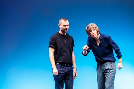 Geschichtentheater. Stärke. Eine Geschichte erzählt in deutscher Gebärdensprache und deutscher Lautsprache von Jan Sell und Kathleen Rappolt