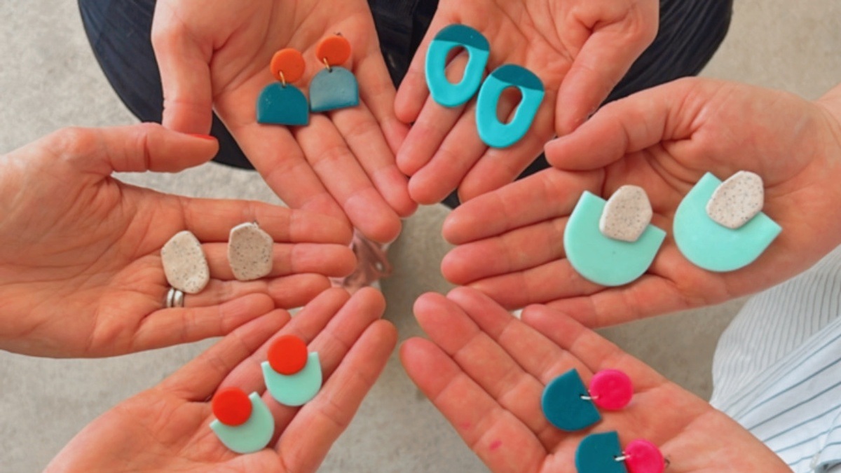 Kreiere Seelenfarbe-Ohrringe aus Polymerton