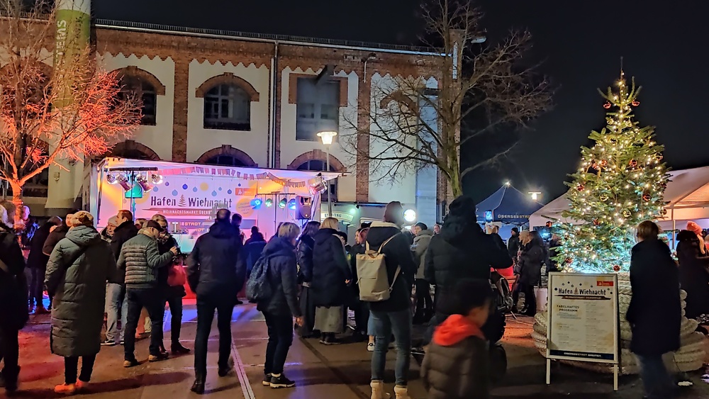 HafenWiehnacht singt! – Gemeinsames Weihnachtssingen in der Überseestadt