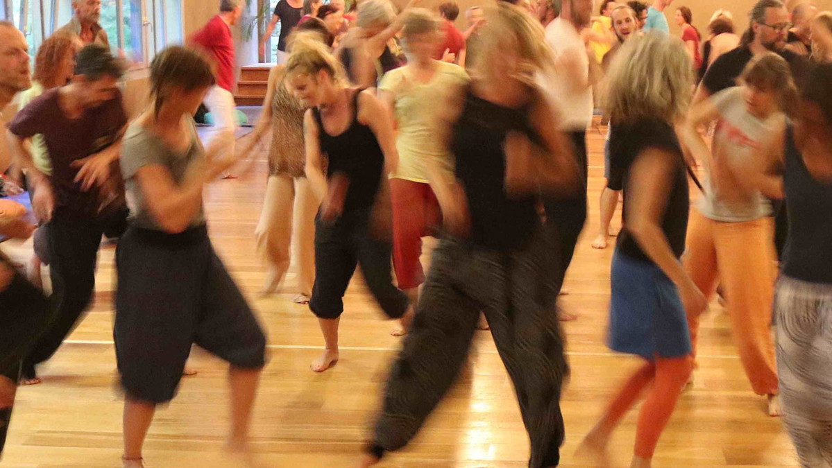 Titelbild der Veranstaltung Community Event: Conscious Dance • Cacao • Tea • Snacks & Sound Healing