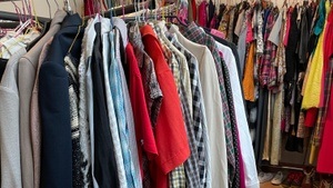 SECOND HAND & VINTAGE CAFE GOLD LAGERAUSVERKAUF!