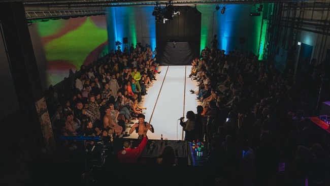 BALLROOM - ICH BIN SCHÖN