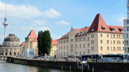 Berliner Kiez-Geschichten: Deine Stadtführung mit Brecht & Biermann