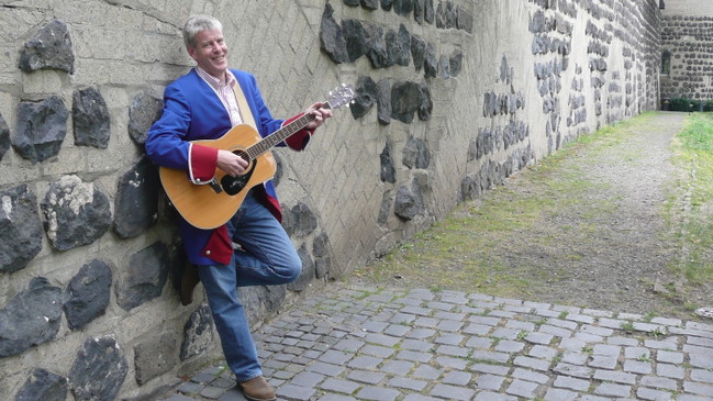 „Vun Fraulück em Vringsveedel“ – Musikalischer Spaziergang mit Günter Schwanenberg