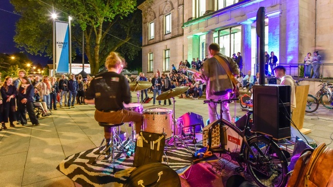 BIKE IT! Stage – Durch die Lange Nacht der Museen mit Lucky Mirlo auf der Velostage