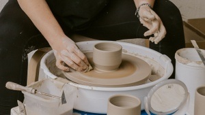 Pottery : Taster Class wheel throwing (Englischer Töpferkurs)