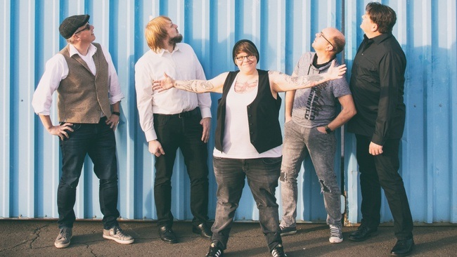 kn!P - a Tribute to P!nk + Just A Girl