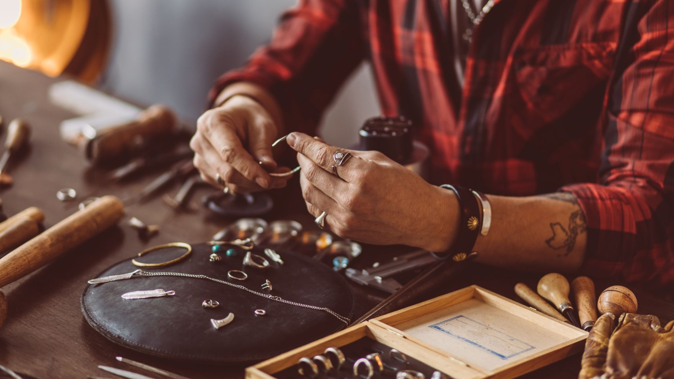 Schmuck. Stil. Handwerk.