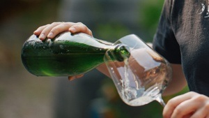 WEINBAR IM WEINGUT DR. HEGER